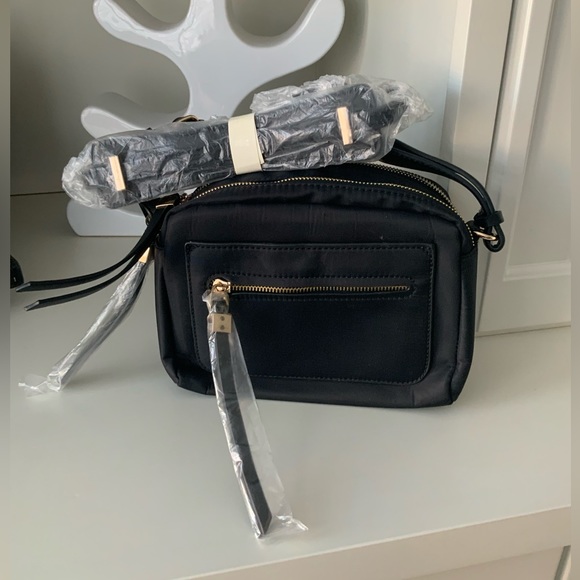 SONDRA ROBERTS SQUARED Nylon Black Double Zipper Crossbody Purse Bag BRAND NEW - Picture 2 of 13